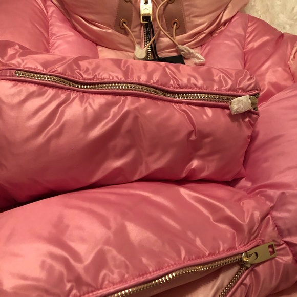 Nicole Benisti NB Series Crop Down Jacket Brand NWT Limited Edition
Barbie Pink - Picture 10 of 16